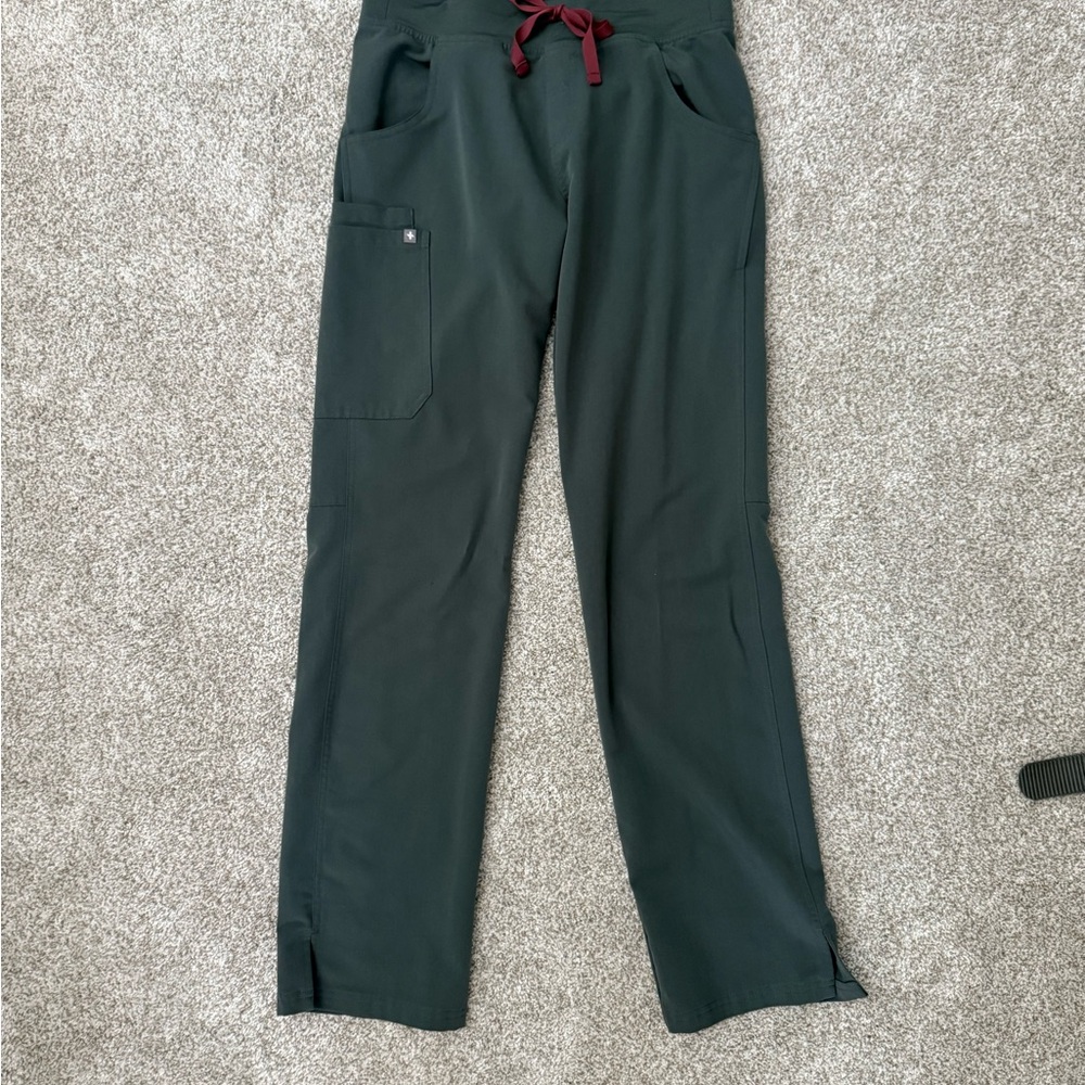 Figs Women's Kade Cargo Pants in Bonsai small tall
